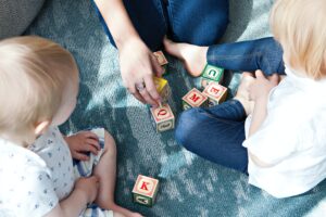 Read more about the article How to play with 12-month-old children?